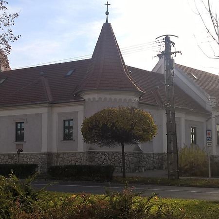 Pongracz Apartman Zirc Exterior photo